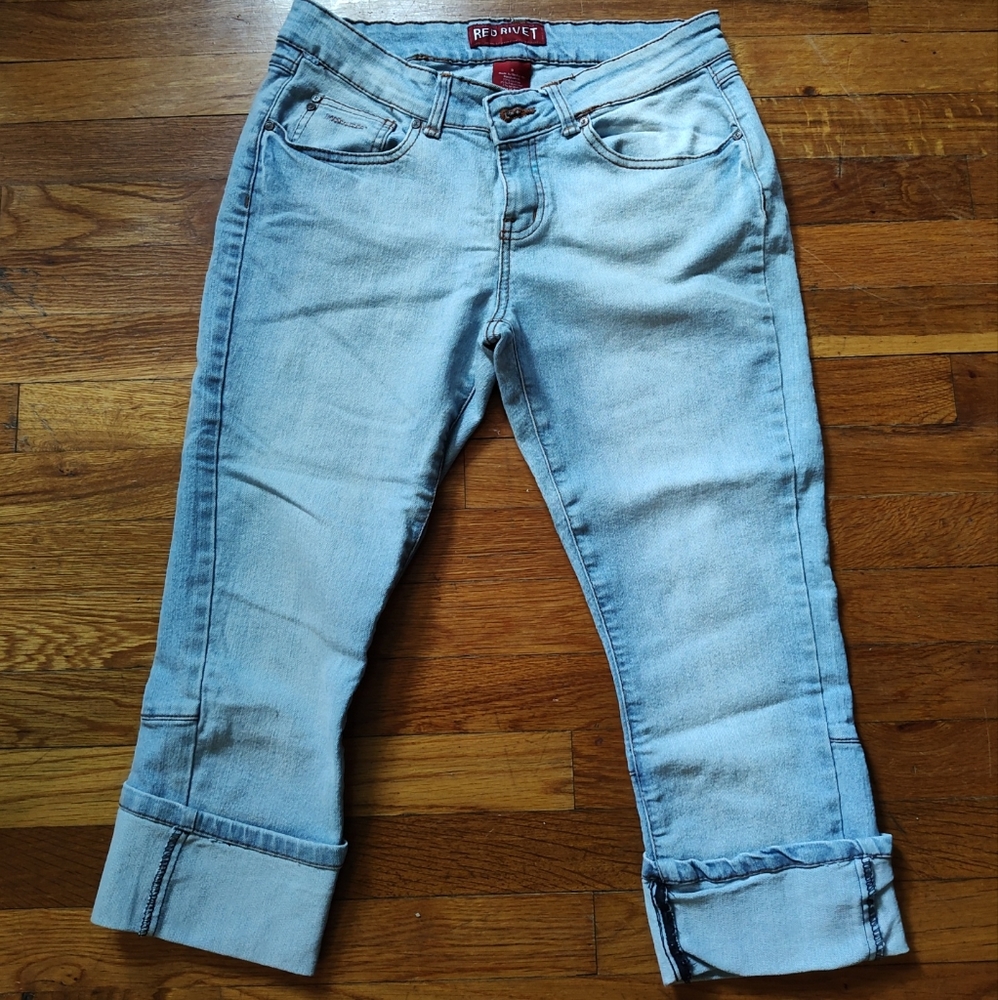 Women's red rivet capri jeans size 9